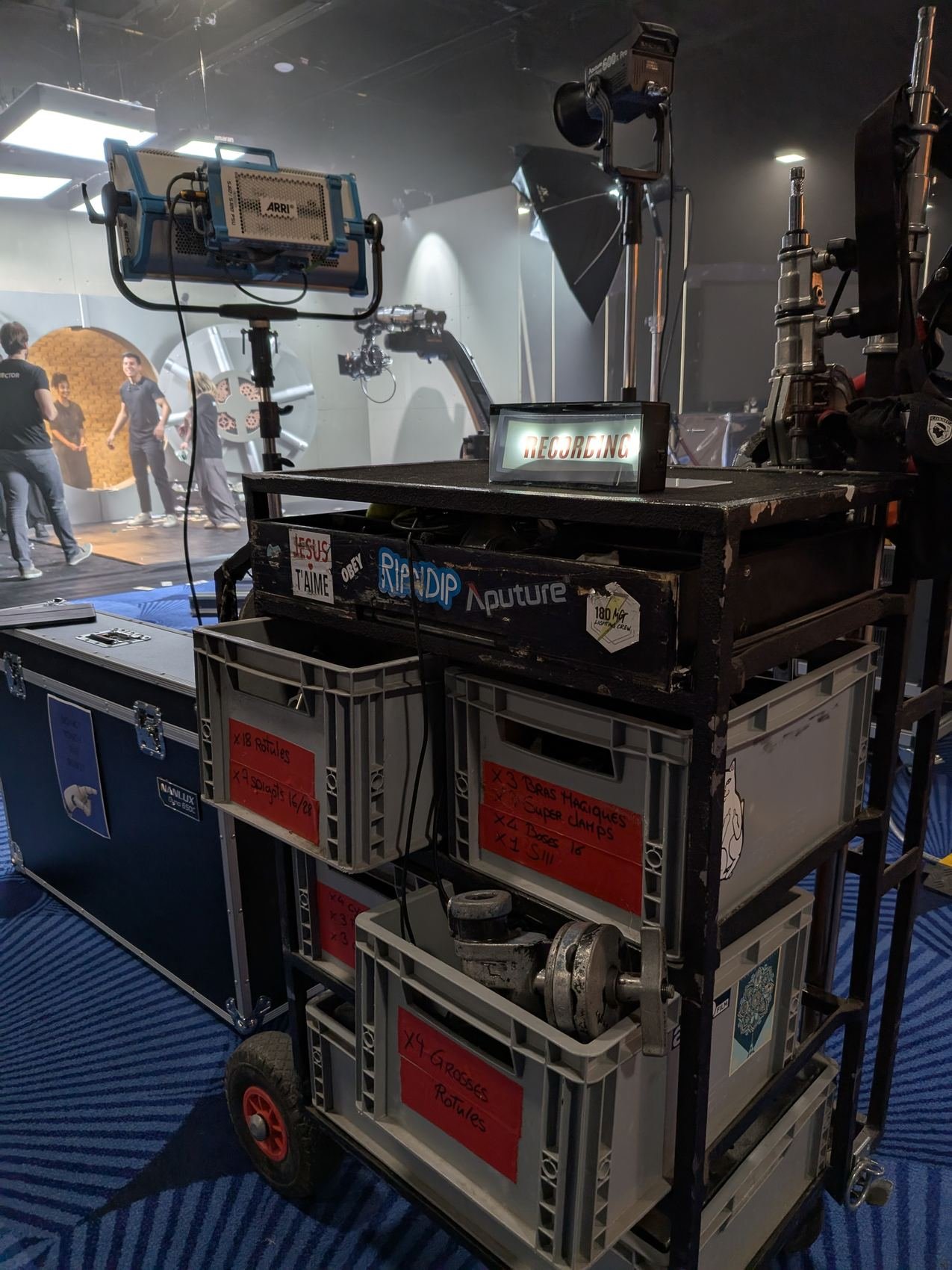 Chariot d'accessoires 180MG avec projecteur ARRI en arrière-plan